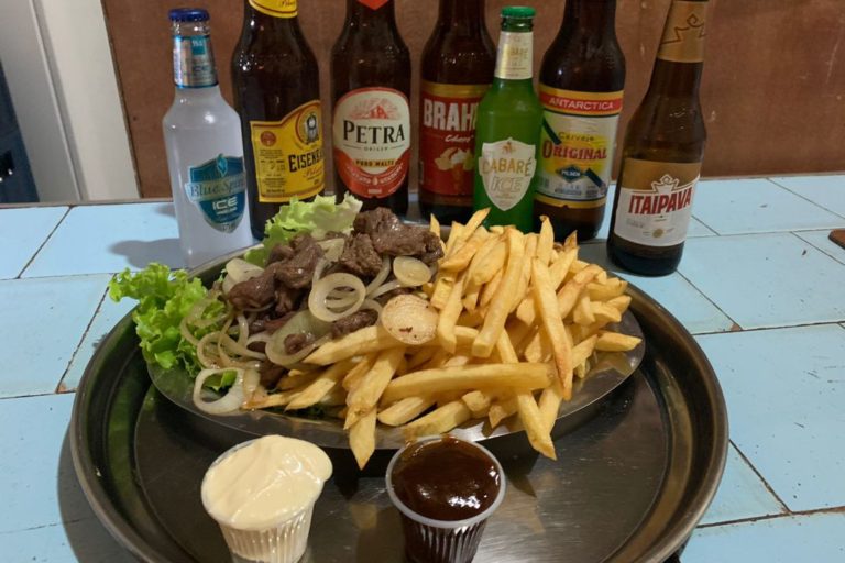 Porção Boi com Fritas e bebidas do Bar do Kaká