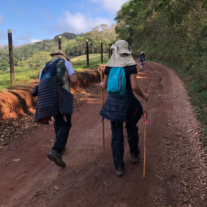 Caminhantes percorrendo os Caminhos de São Tiago